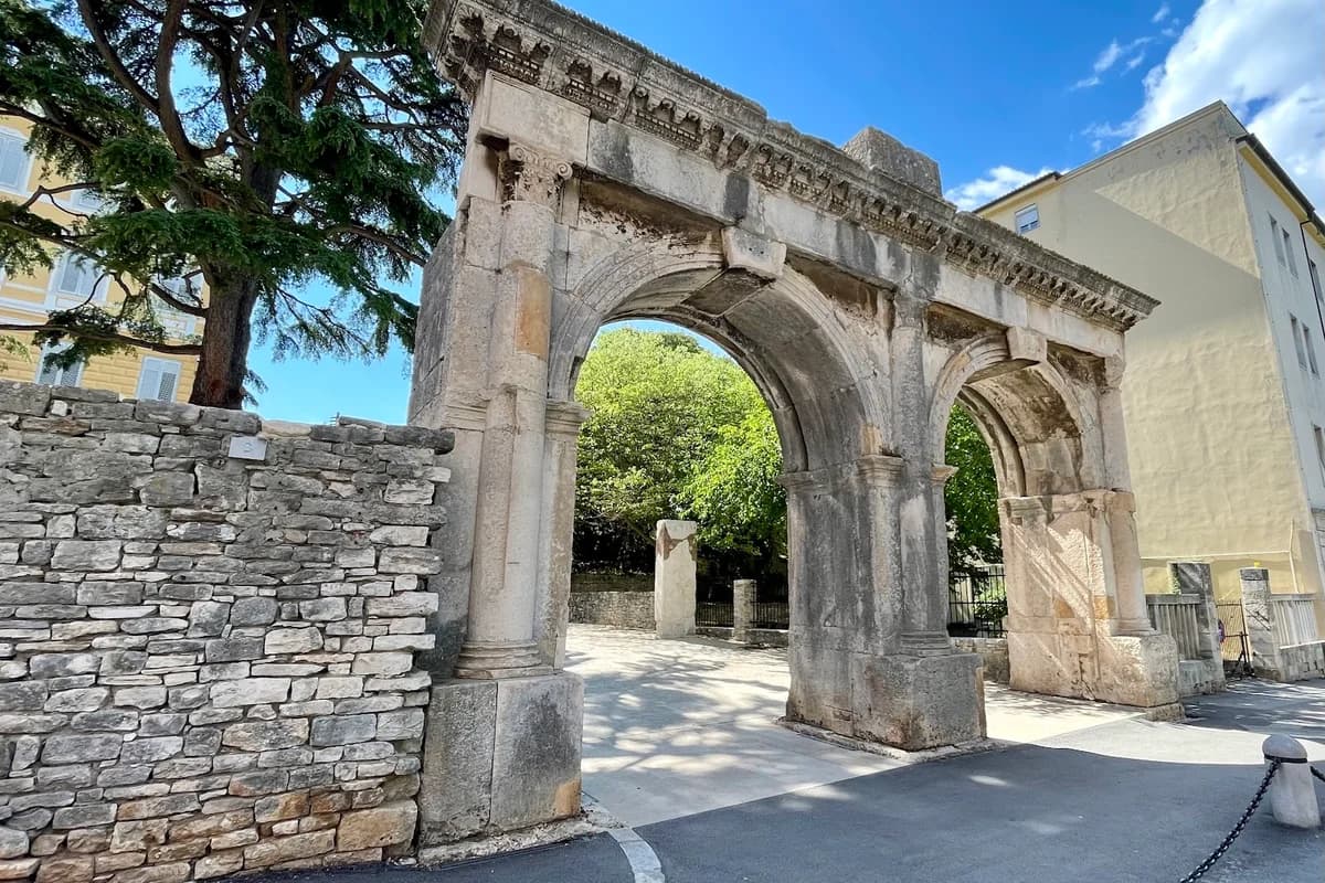 Dvojna vrata (Porta Gemina)