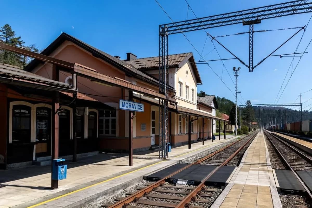 Željeznička stanica Moravice