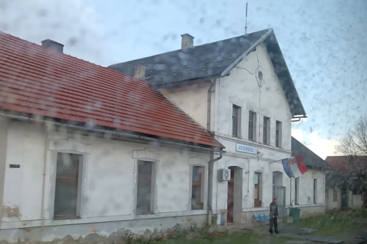 Željeznička stanica Josipdol