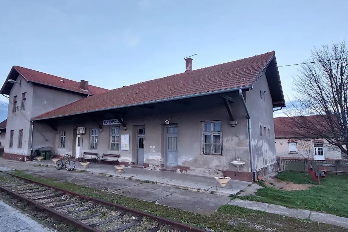 Željeznička stanica Suhopolje