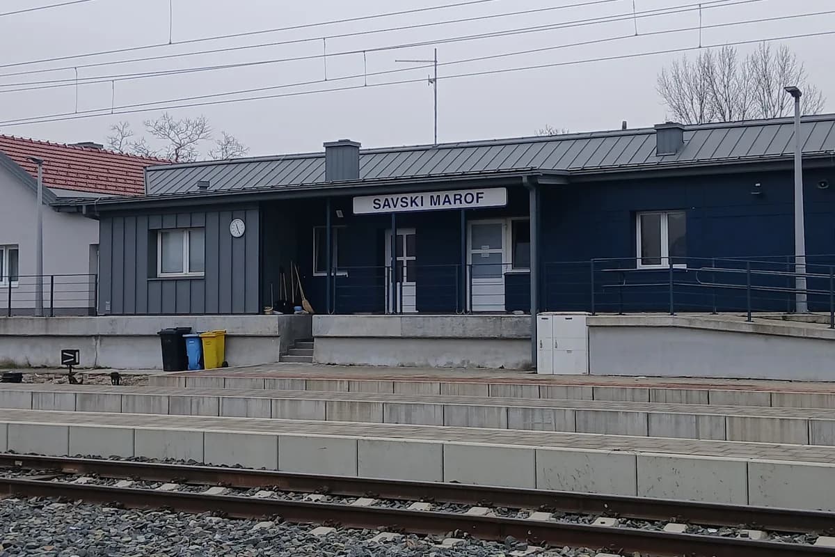 Željeznička stanica Savski Marof
