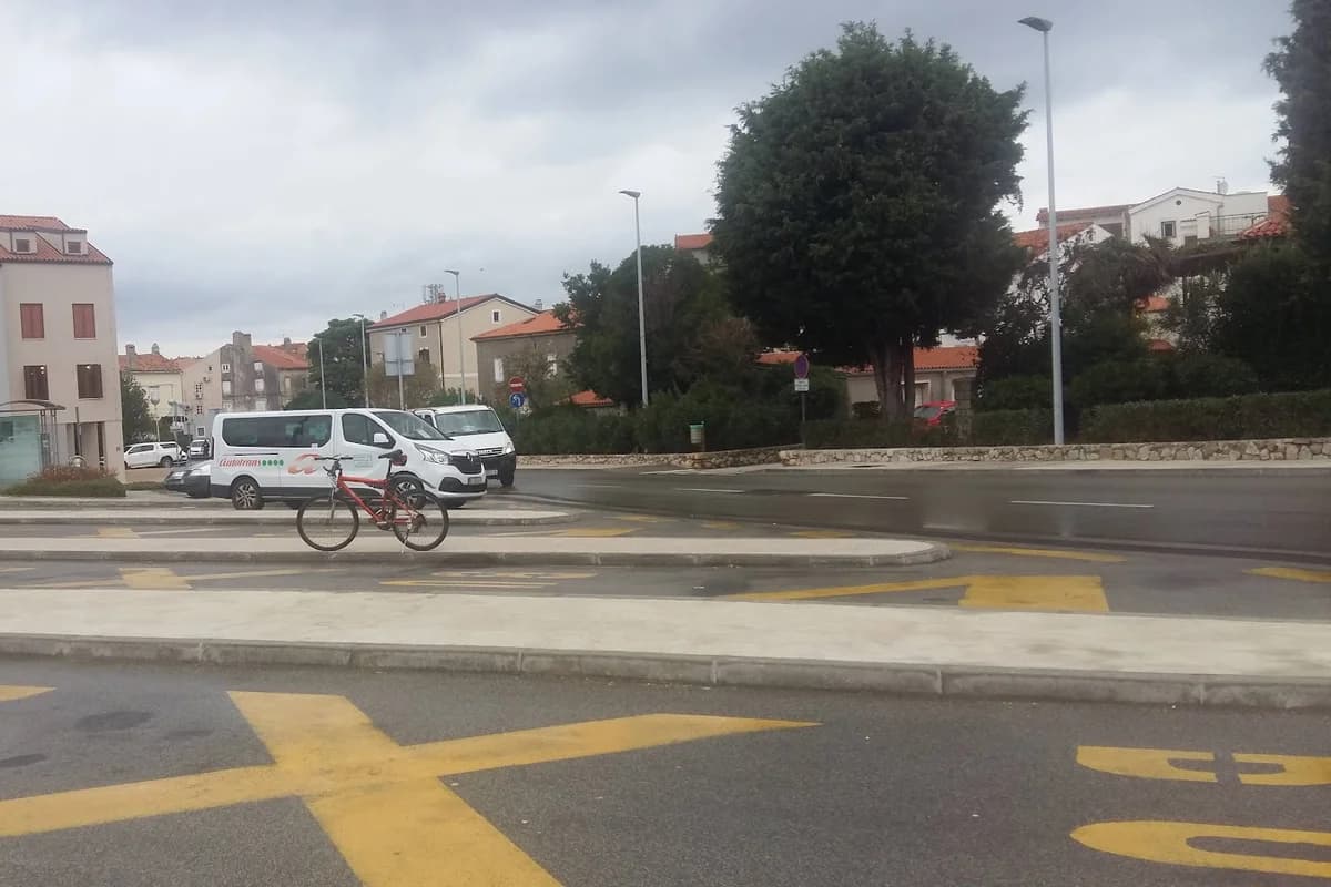 Autobusni kolodvor Cres