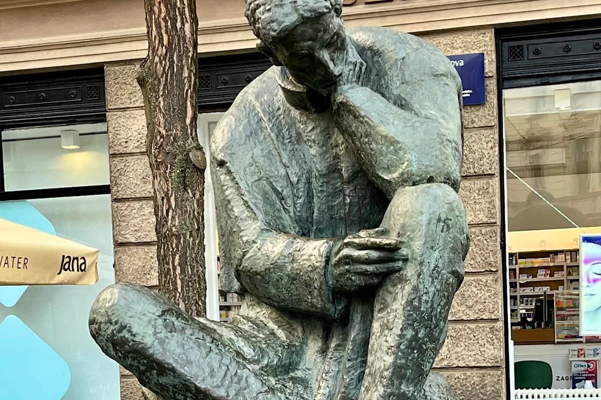 Spomenik Nikoli Tesli