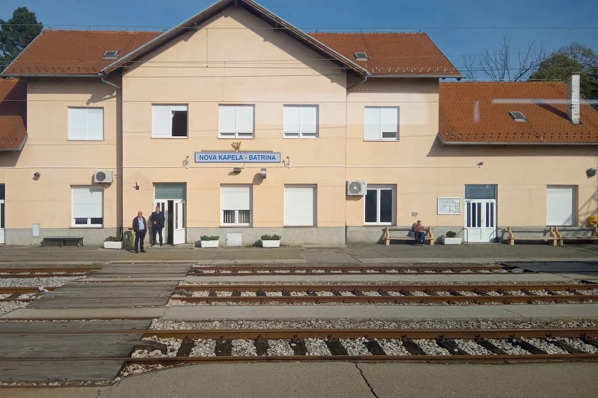 Željeznička stanica Nova Kapela-Batrina
