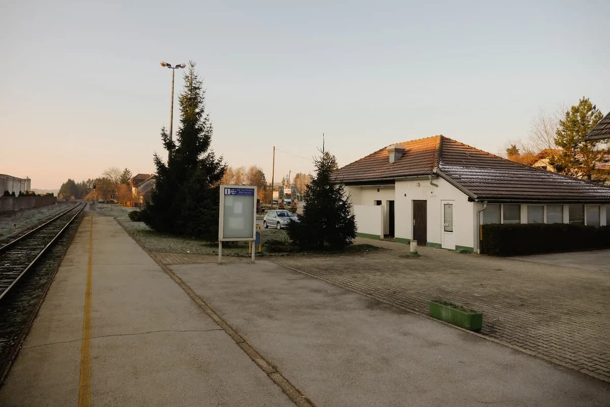 Željeznička stanica Pojatno