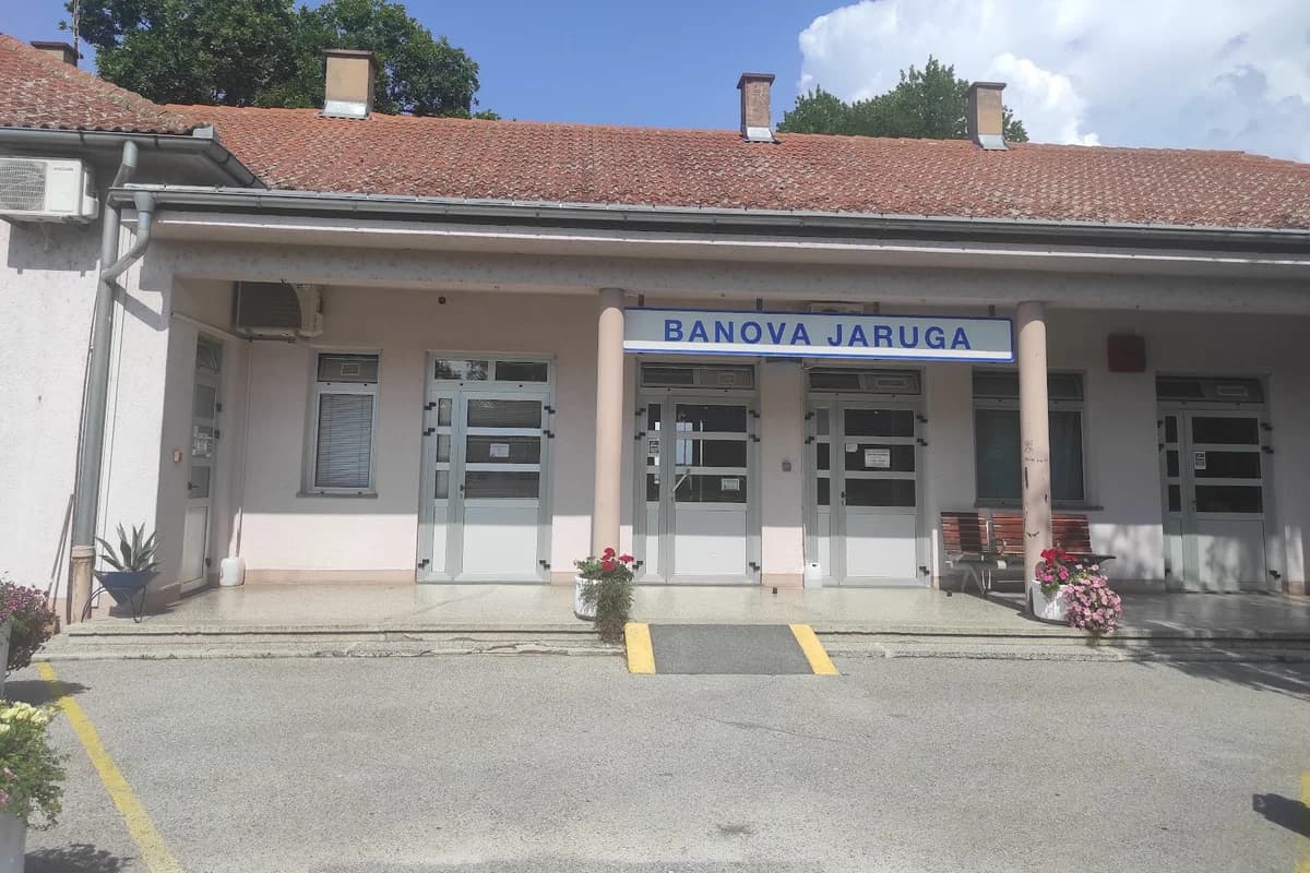 Željeznička stanica Banova Jaruga