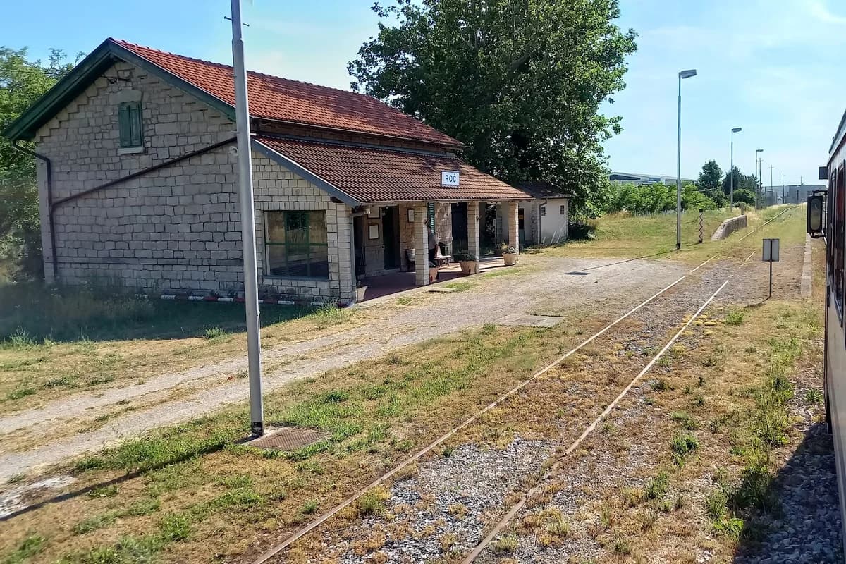 Željeznička stanica Roč