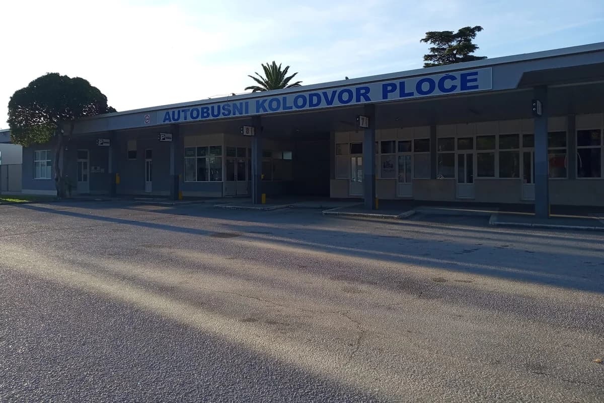 Autobusni kolodvor Ploče