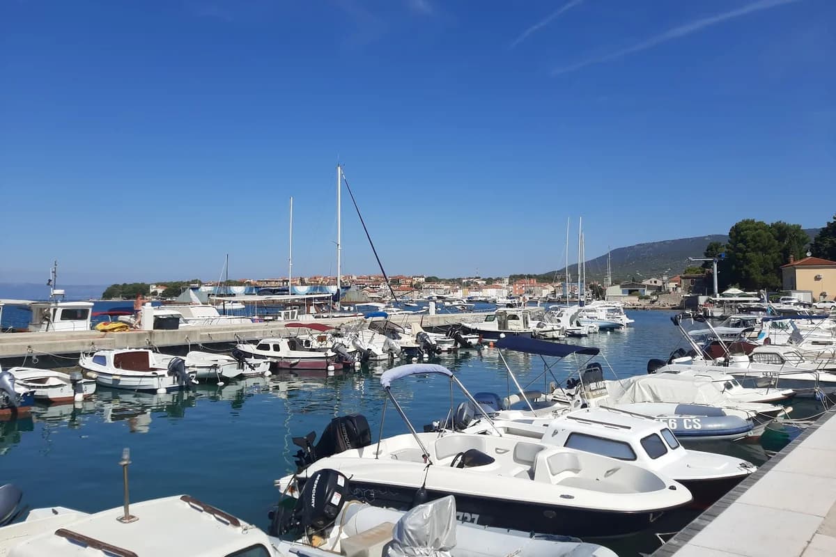 Marina Luka Cres
