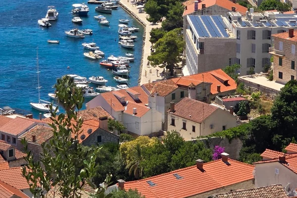 Trajektna luka Katamaran Vira