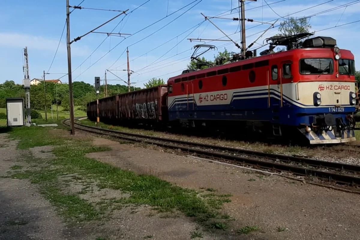 Željeznička stanica Mrzlo Polje