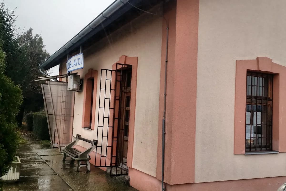 Željeznička stanica Vladislavci