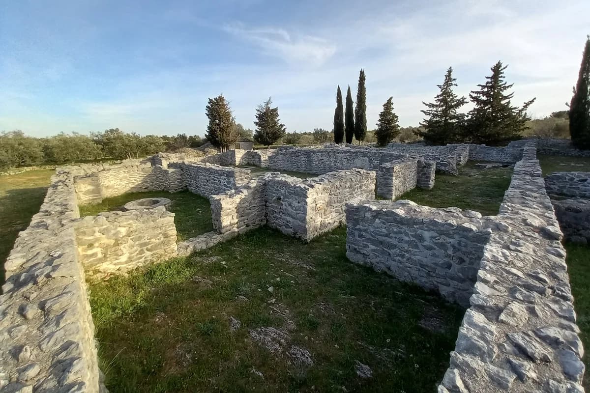 Arheološki lokalitet Srima-Prižba (Bazilika)