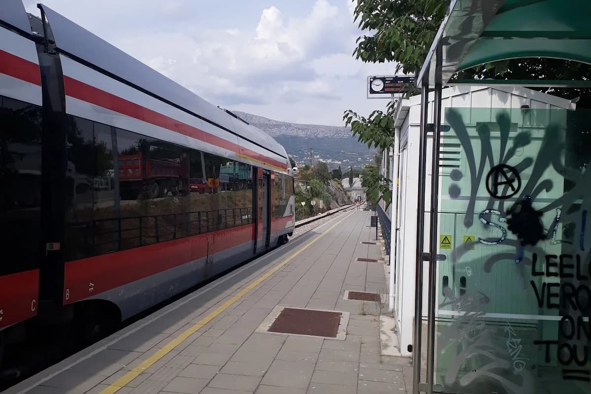 Željeznička stanica Dujmovača