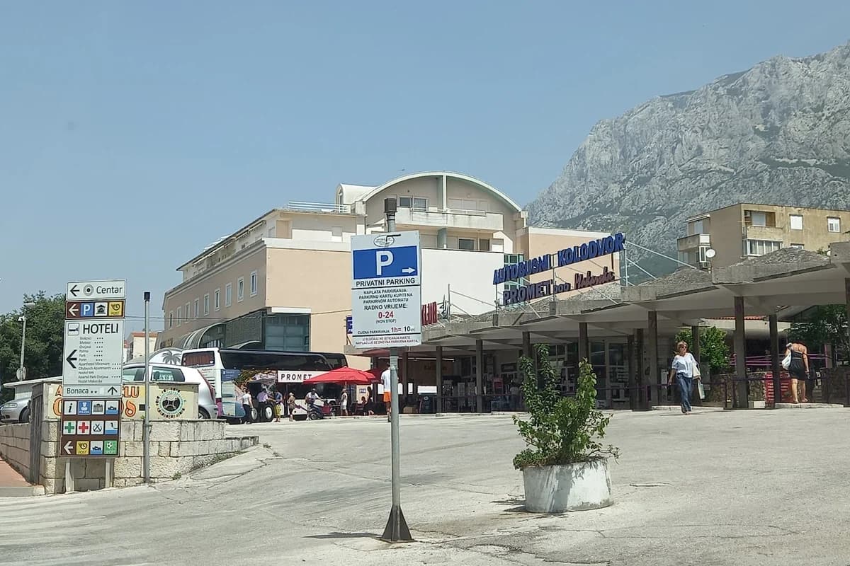 Autobusni kolodvor Makarska