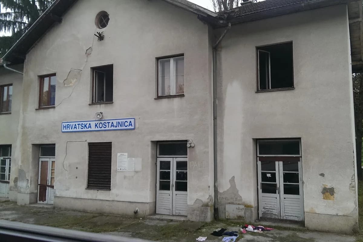 Željeznička stanica Hrvatska Kostajnica