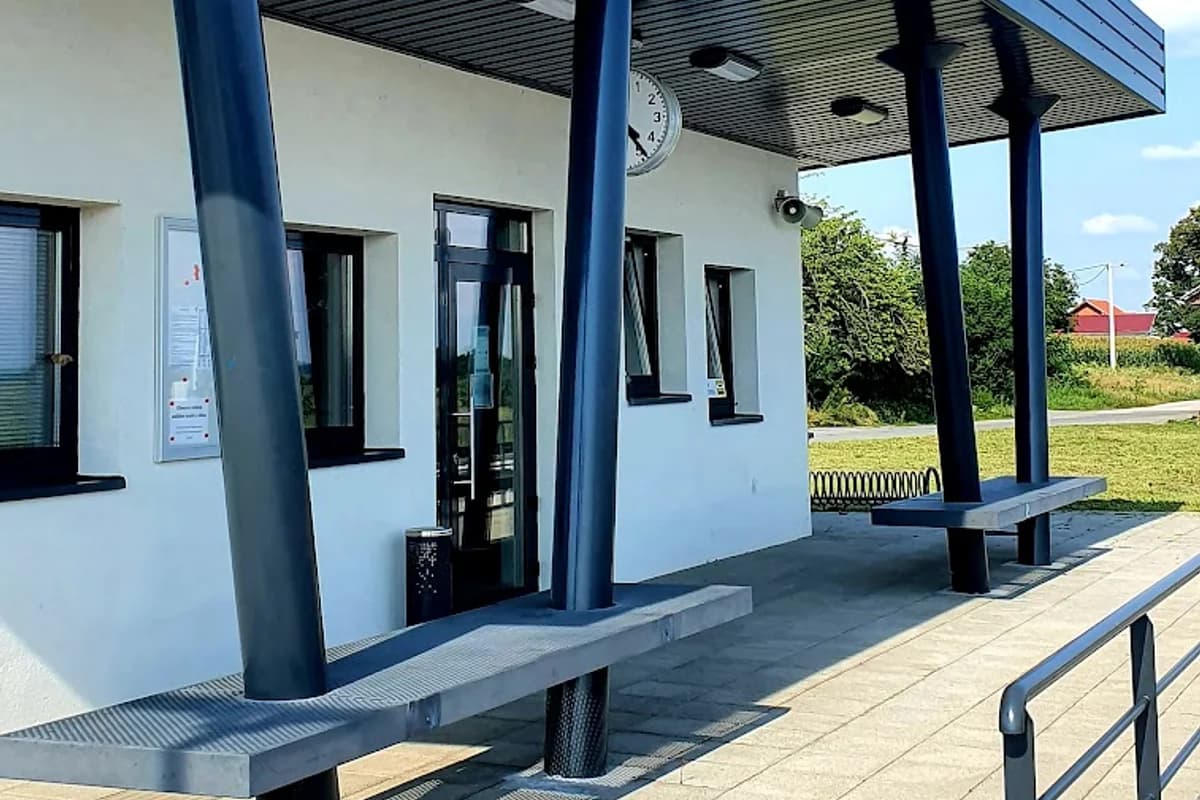 Željeznička stanica Sveti Ivan Žabno