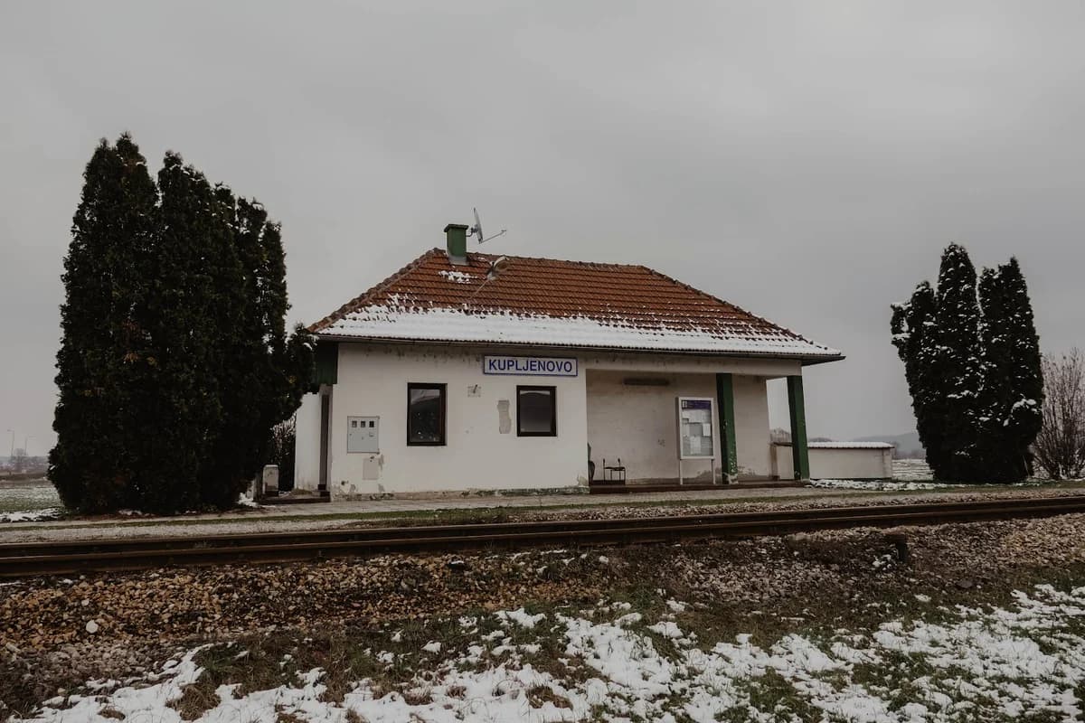 Željeznička stanica Kupljenovo
