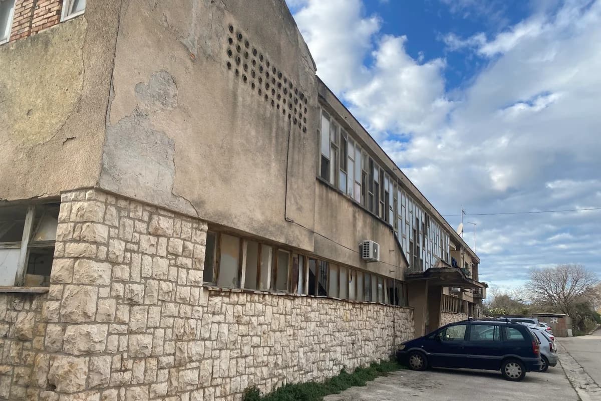 Željeznička stanica Ražine