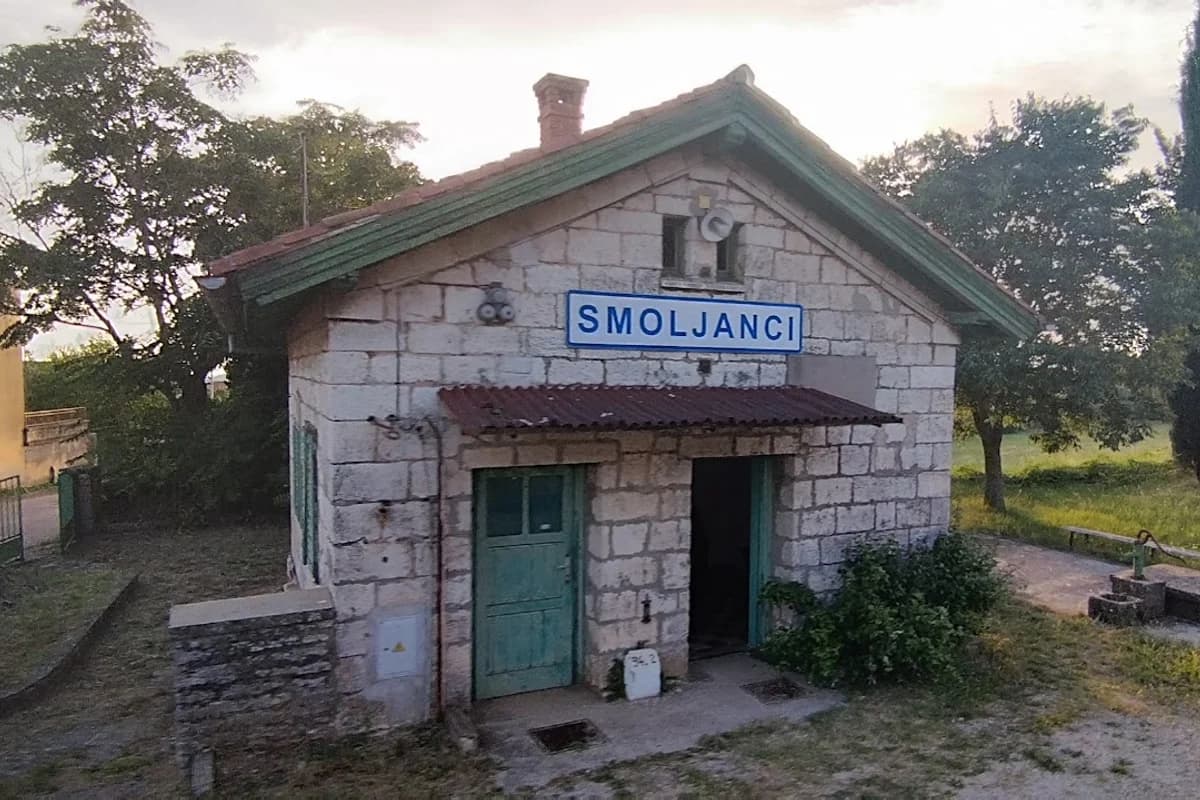 Željeznička stanica Smoljanci