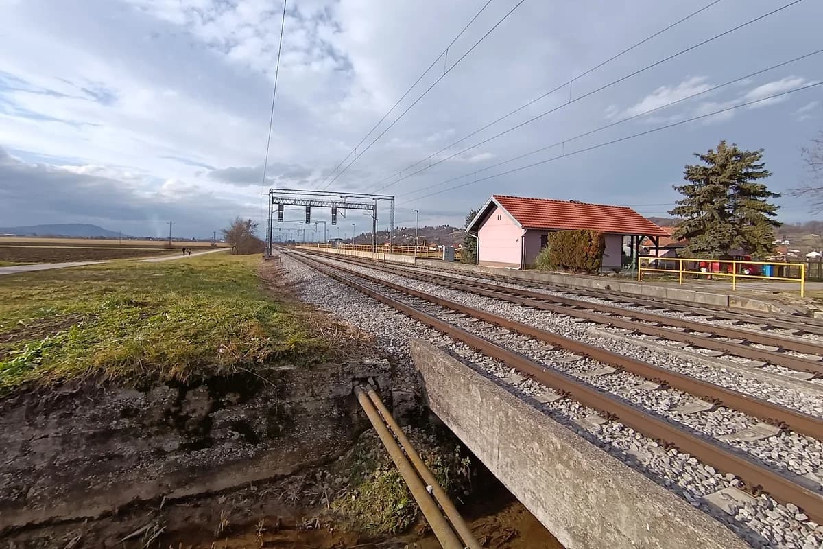 Željeznička stanica Laduč