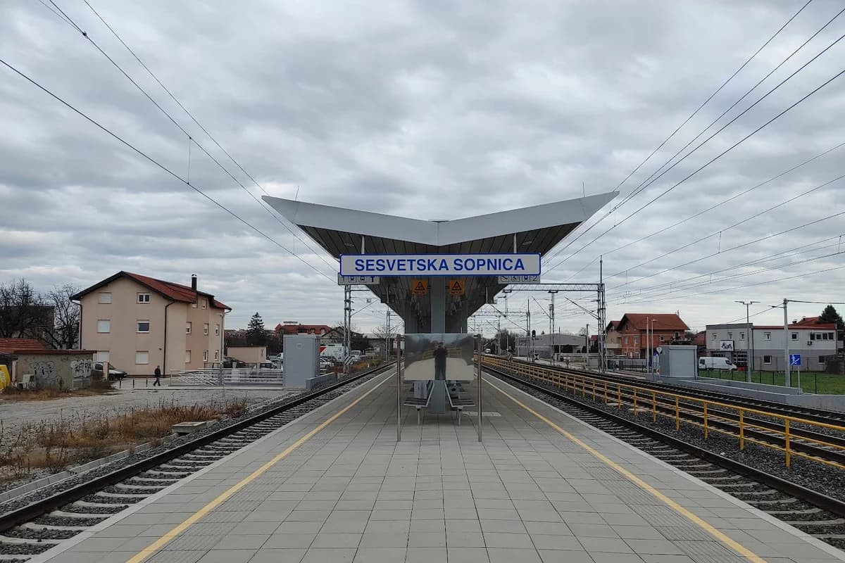 Željeznička stanica Sesvetska Sopnica