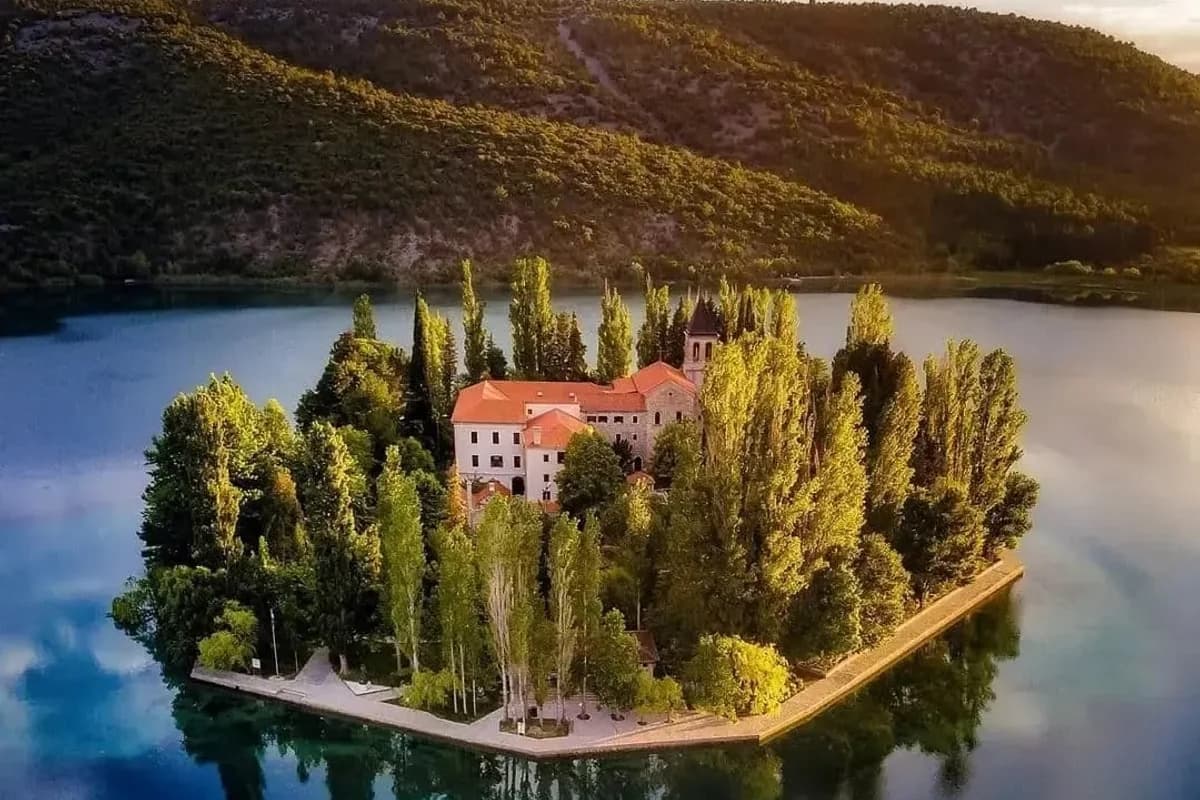 Trajektna luka Visovac