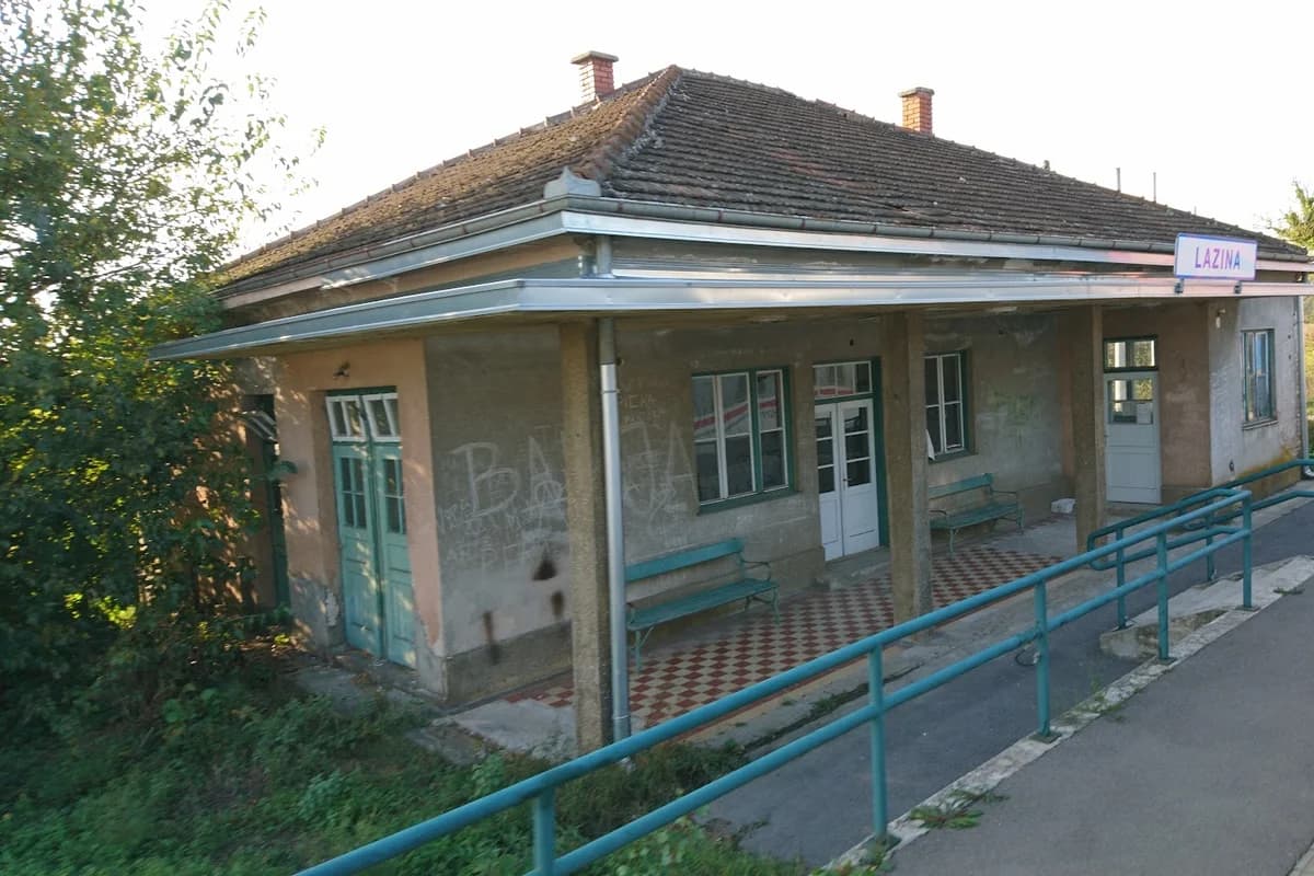 Željeznička stanica Lazina