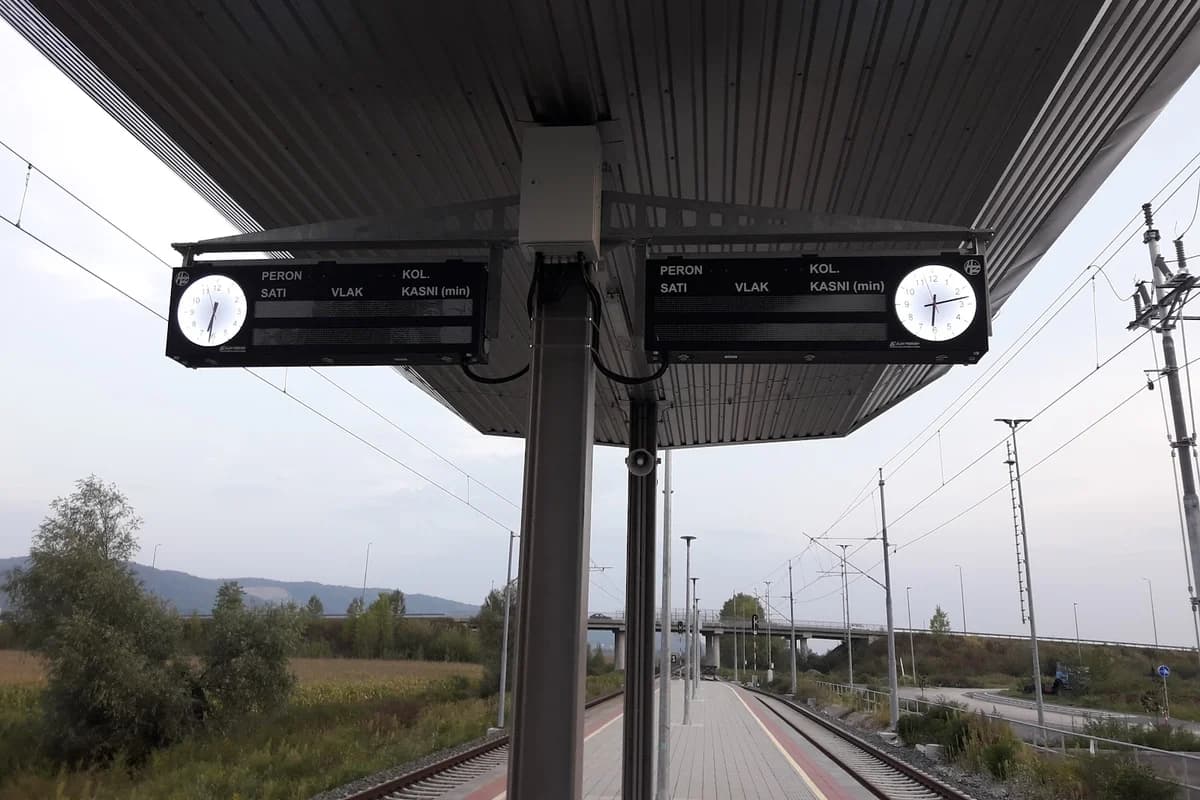 Željeznička stanica Novi Dvori