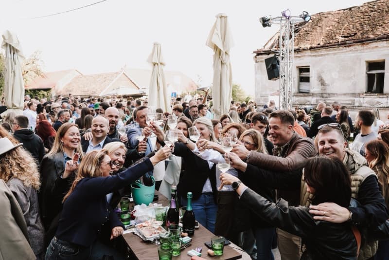Festival Via Vino u Svetoj Jani spojio vrhunska vina i lokalnu gastronomiju