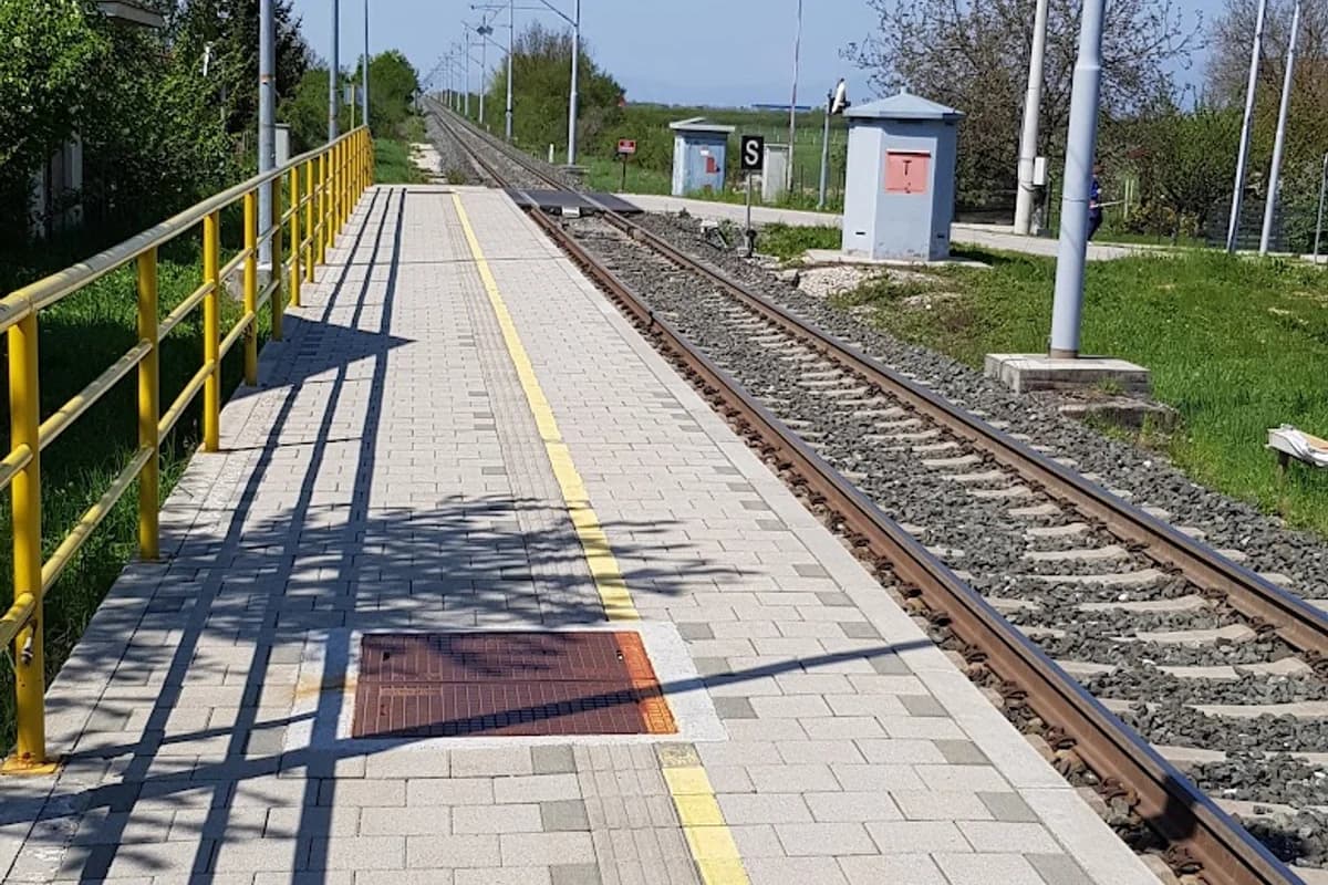 Željeznička stanica Mraclin