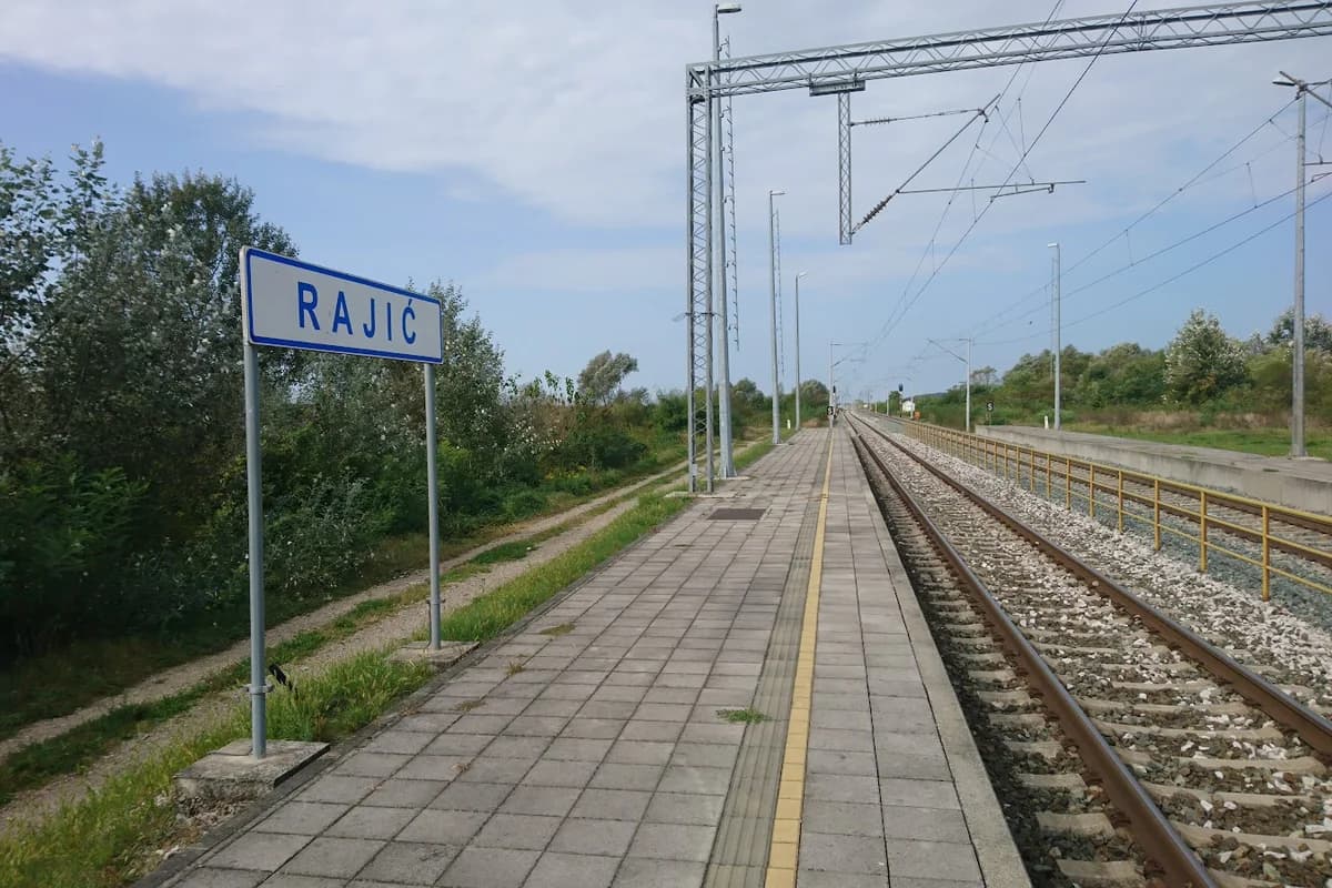 Željeznička stanica Rajić