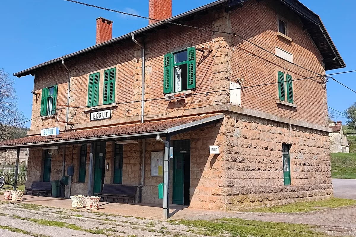 Željeznička stanica Borut