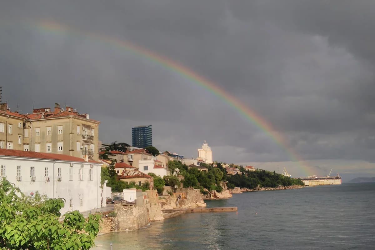 Željeznička stanica Sušak-Pećine