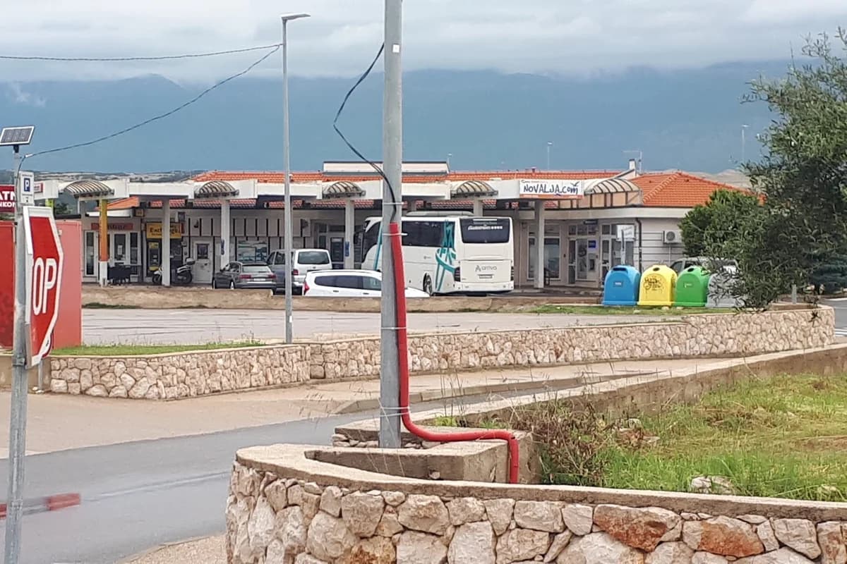 Autobusni kolodvor Novalja
