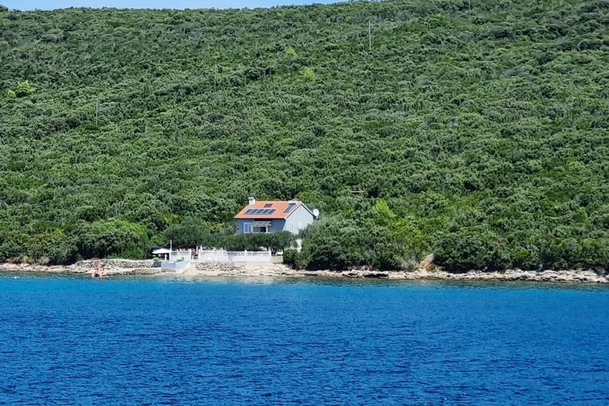 Trajektna luka Rivanj