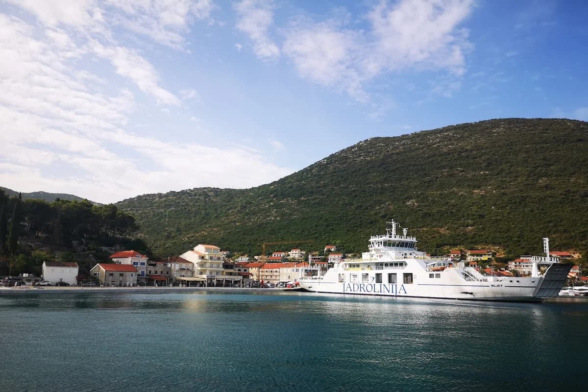 Trajektna luka Trpanj
