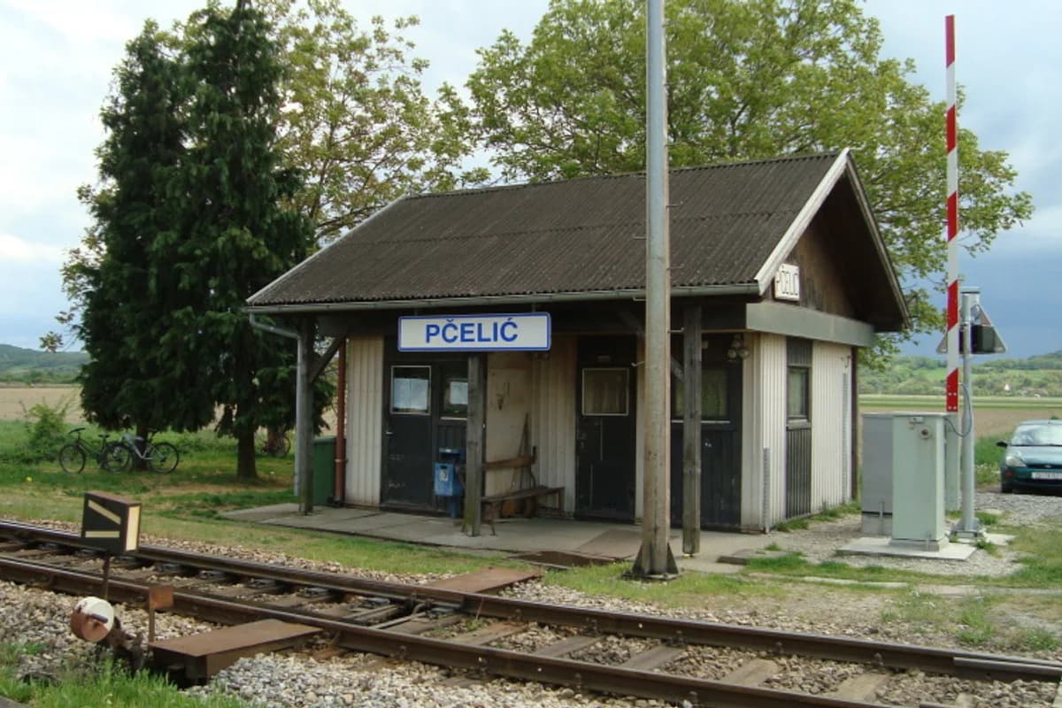 Željeznička stanica Pčelić
