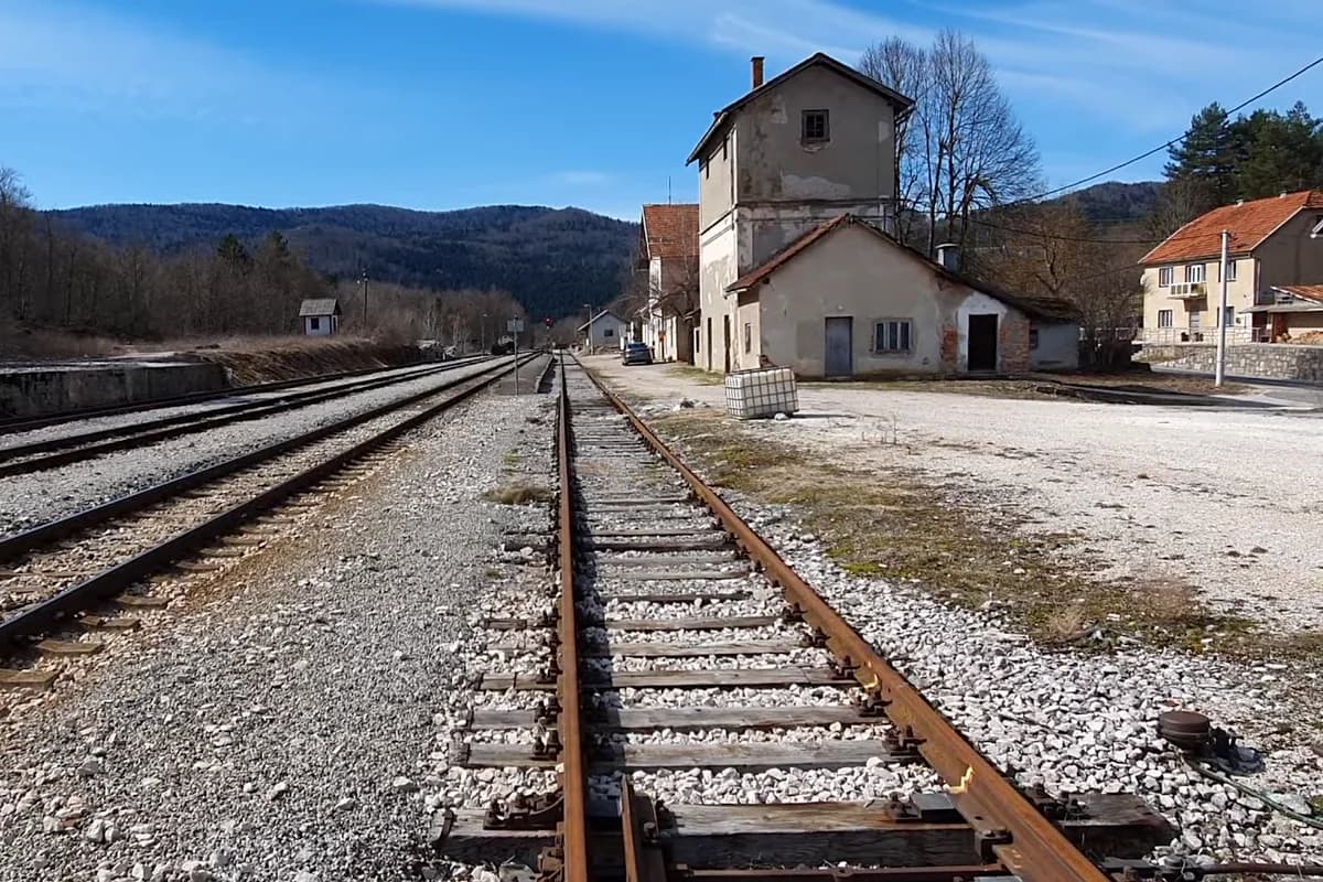 Željeznička stanica Ličko Lešće