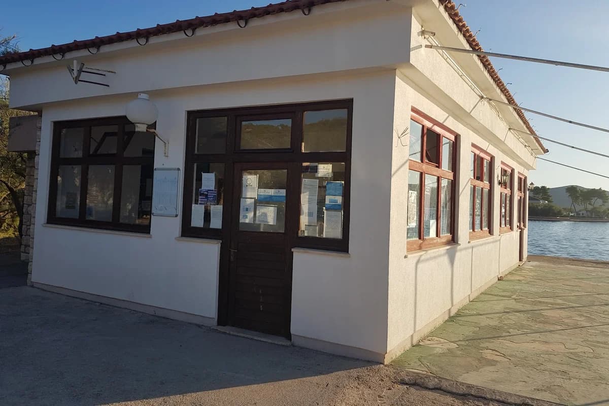 Trajektna luka Veli Iž