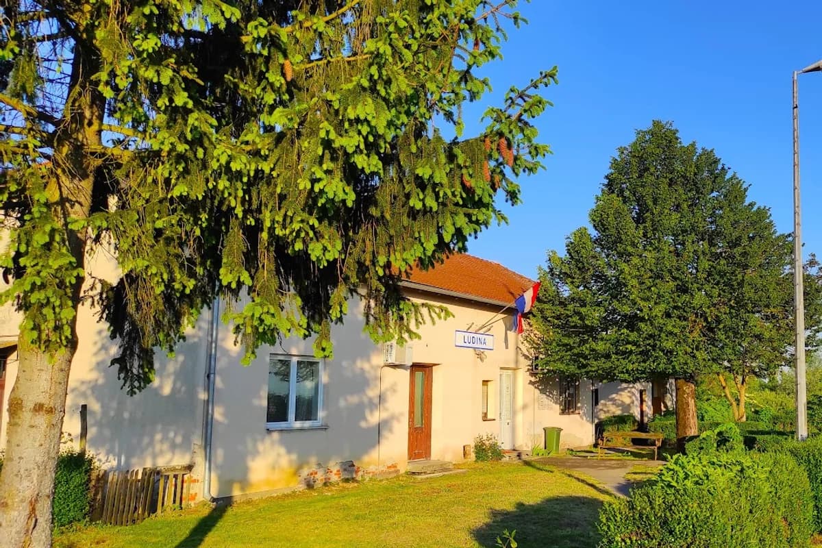 Željeznička stanica Ludina