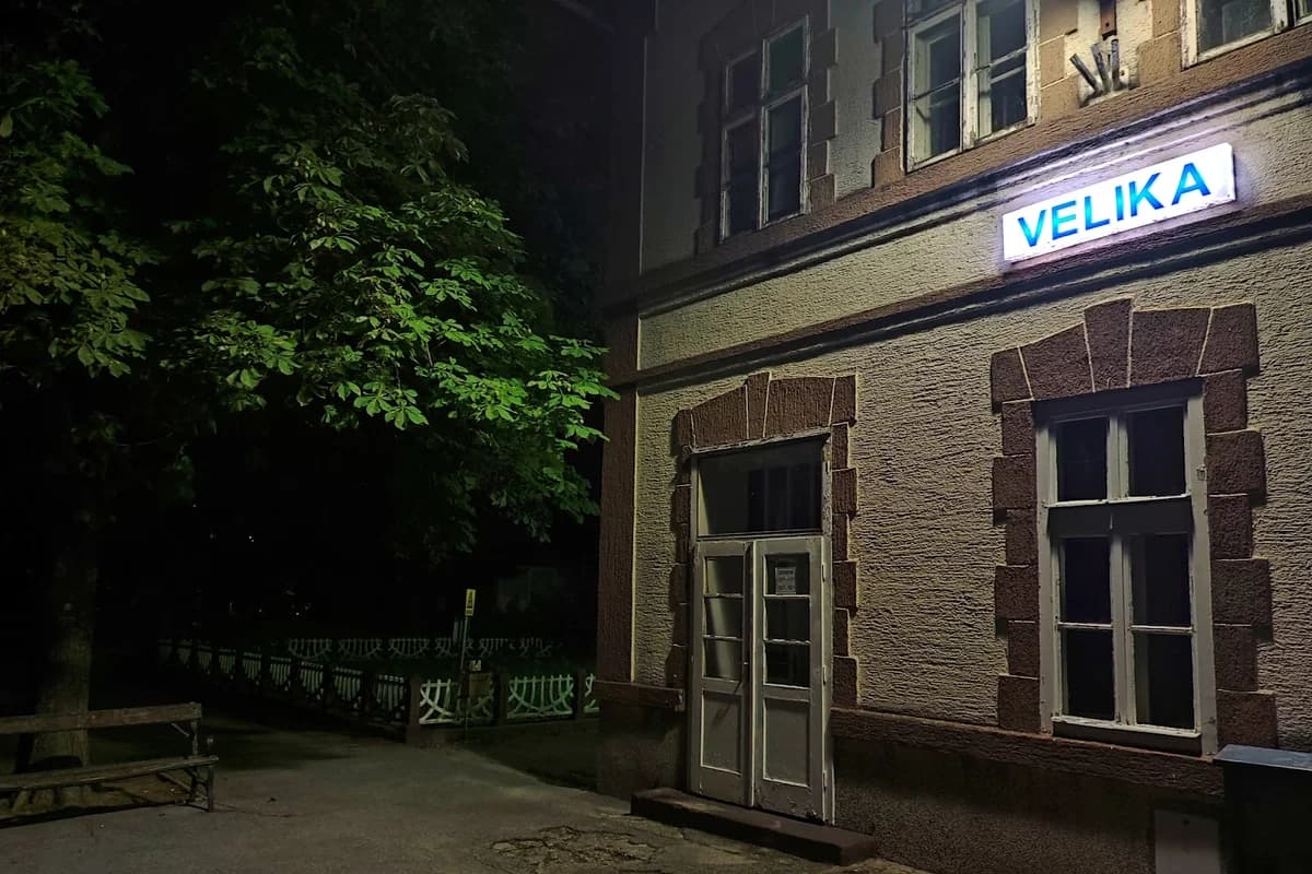 Željeznička stanica Velika