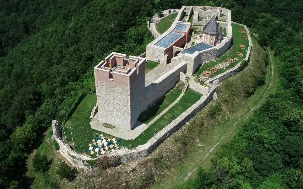 Stari grad Medvedgrad - slika 1